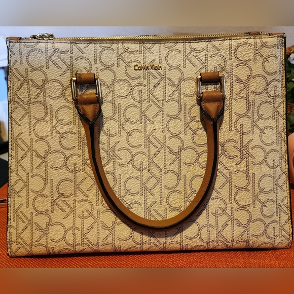 Calvin Klein Bag Purse Satchel Beige Tan Gold Hardware BENIFITS CHARITY - Picture 2 of 16